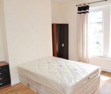 3 Bed - Eighth Avenue, Heaton - Photo 5