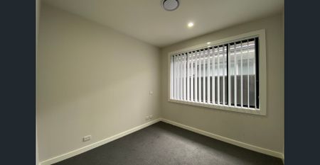 3 Bedroom Residence in Marsden Park for Lease, energy savings solar panels! - Photo 3