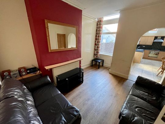 5 bedroom house to rent Landcross Road, Fallowfield, M14 - Photo 1