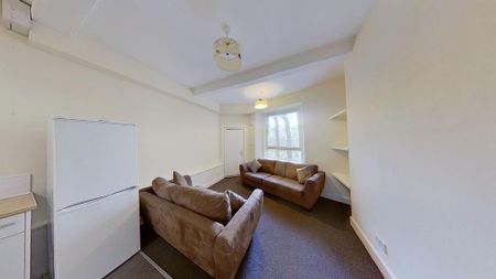 3 bedroom flat to rent - Photo 2