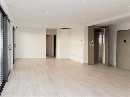 Location Appartement 4 pièces 105m² - Photo 3