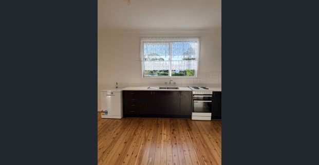 Newly painted House to rent. - Photo 1