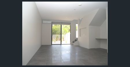 Stylish townhouse close to Noosa Civic - Photo 2