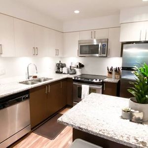 Available April 1 - Clean Condo near Queen's Park - Photo 2