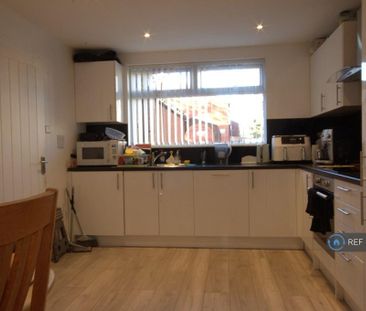 4 bedroom terraced house to rent - Photo 6