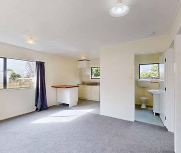 Charming 2-Bedroom Home for Rent in Newtown, Wellington - Photo 4