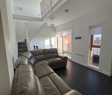 2 Bed Penthouse, Eglinton Court, G5 - Photo 1