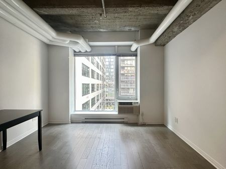 Quartier des Spectacles : condo-loft d'une chambre, offert en location semi-meublée ! - Photo 3
