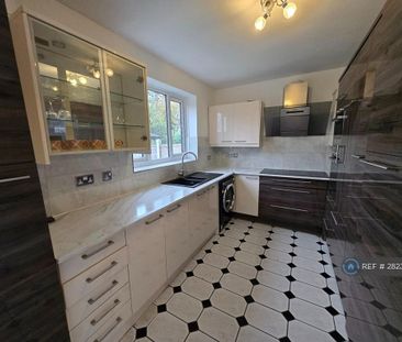 1 bedroom in a house share to rent - Photo 4