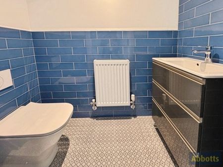 High Road, Benfleet, SS7 5RZ - Photo 4