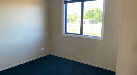 WESTPORT - 3 BEDROOM WITH APPLIANCES - Photo 4