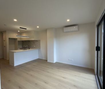 Stylish Living in a Scenic Titirangi Setting! - Photo 1