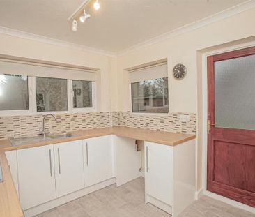 2 bedroom detached bungalow to rent - Photo 2