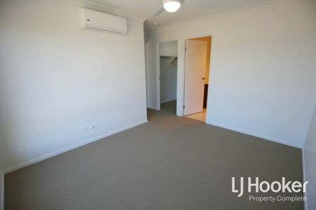 Gorgeous Spacious Terrace Home!! - Photo 5