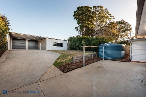 Modern Family Home with Shed of most Men's dreams - Photo 1