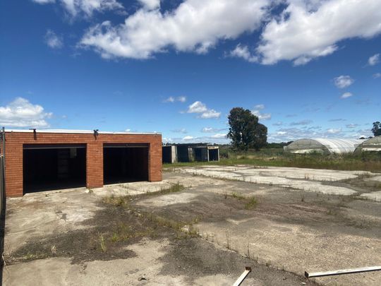 BIG HOUSE WITH A POOL!!! - Photo 1