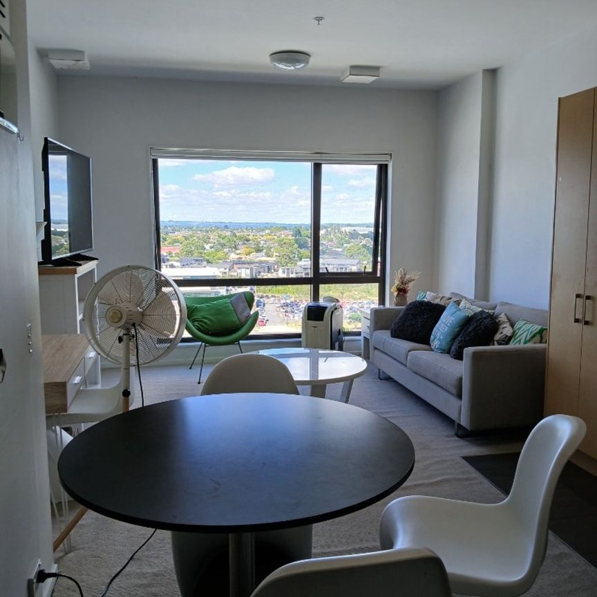 Putney Way Apartment in the Heart of Manukau CBD - Photo 1