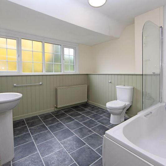 Astley Abbotts - Photo 1