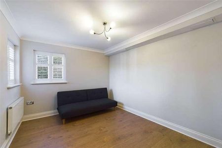 Shoppenhangers Road, Maidenhead, Berkshire, SL6 - Photo 2