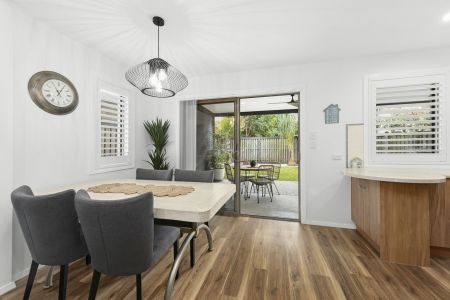 Immaculate Contemporary Home - Space, Style & Convenience - Photo 3