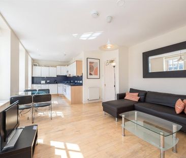 2 bedroom flat to rent - Photo 2