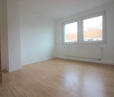 Ansehen und zugreifen - 2-Raumwohnung in Siegmar mit Einbauküche - Foto 1