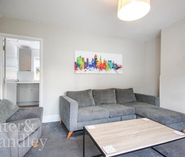 2 bedroom semi-detached house to rent - Photo 2