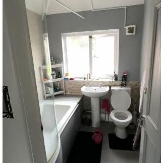 1 bedroom in a house share to rent - Photo 4