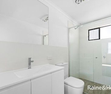 Stylish Townhouse - Photo 5