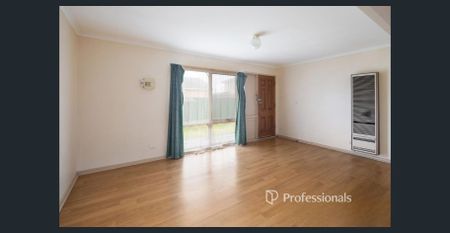 Stylish 3-Bedroom Residential Unit in Springvale - Photo 2