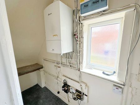 2 bedroom semi-detached house to rent - Photo 5