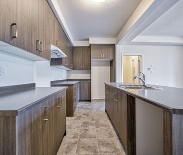 For Lease - 61 Kenneth Rogers Crescent, East Gwillimbury, Ontario - Photo 5