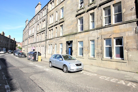 50 (1F4) Broughton Road, Edinburgh, EH7 4EE - Photo 3