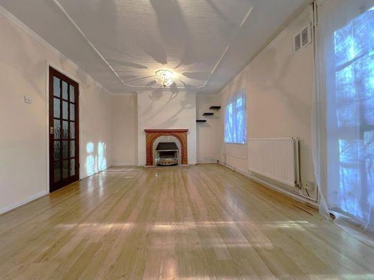 3 bedroom flat to rent - Photo 1