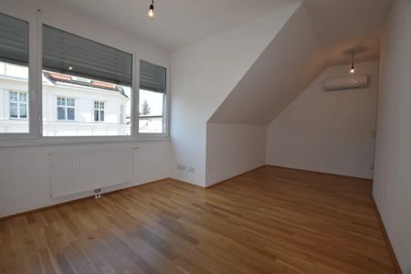 Erstklassige Dachgeschosswohnung in Bestlage Hietzings! - Photo 2