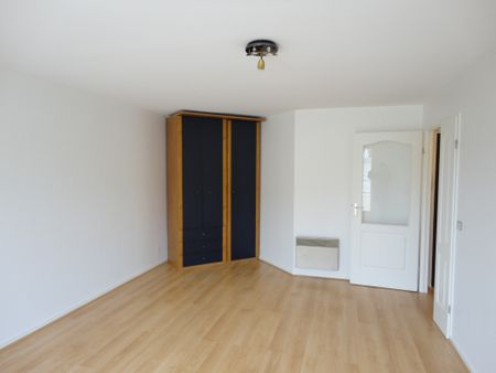 STUDIO GIF SUR YVETTE CHEVRY - Photo 2