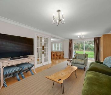 A well presented five bedroom family home set in a quiet cul-de-sac... - Photo 1