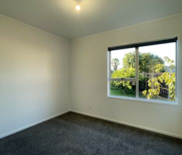 3 BEDROOM - FULLY RENOVATED - GARAGE - Photo 6