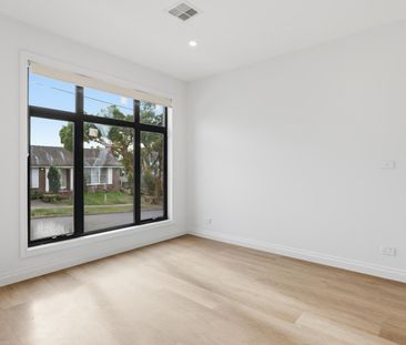 The Brand New Luxury Family Home You've Been Waiting For - Photo 5