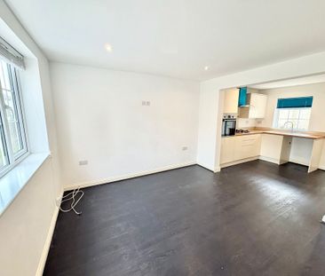 Commercial Street, Southampton - Photo 1