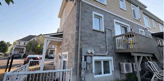 Condo a louer Grand 3 1/2 - Photo 2