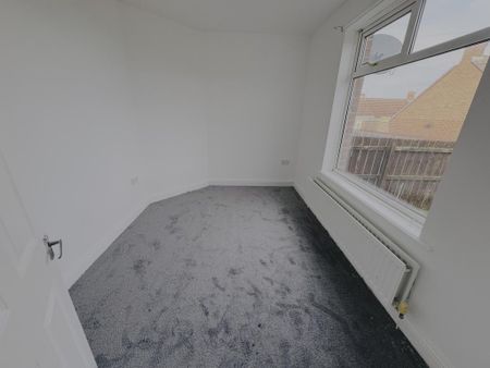 3 bedroom terraced house to rent - Photo 3