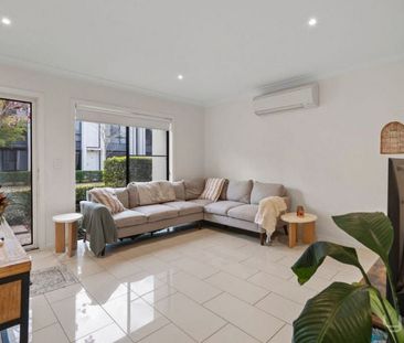 Modern 3 Bedroom Townhouse in the Heart of Pimpama - Photo 4