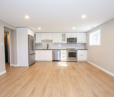 Modern 2 Bedroom + Den Unit in Welland!!! - Photo 2