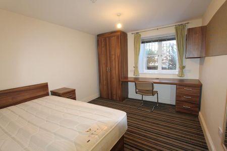 5 bedroom flat to rent - Photo 3