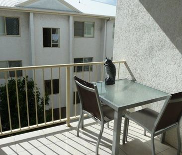 Partly Furnished Top Floor unit close to the hospital - Photo 6