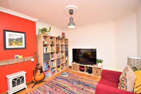 3 bedroom flat to rent - Photo 2