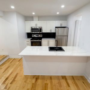 3½ For Rent — Ville-Marie — $1850/mo - Photo 2