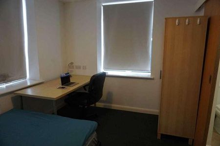 Ensuite Double Room, Sun House, Gardner Street, Salford, M6 - Photo 3