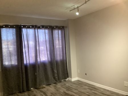 For Lease - 11 Rosenfeld Drive, Barrie, Ontario - Photo 5